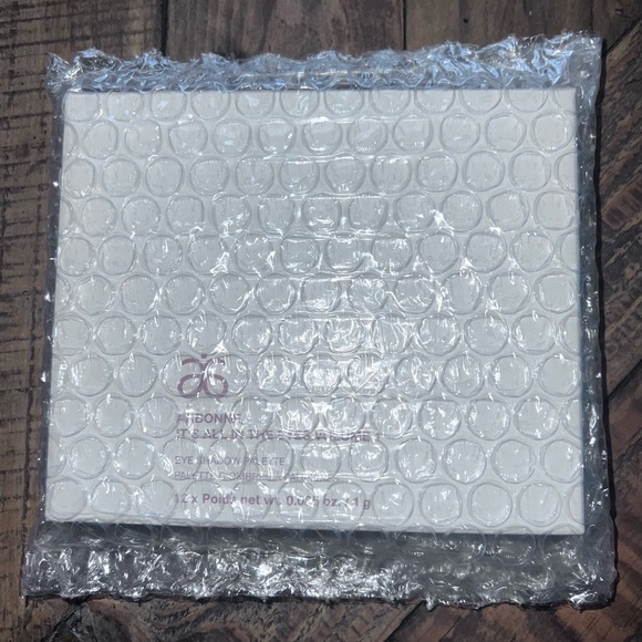 New - Arbonne It’s All In The Eyes Volume 1 Eyeshadow Palette - Picture 2 of 5